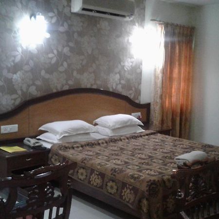 Celebration Hotel And Resort Rewa Esterno foto