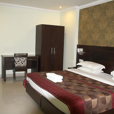 Celebration Hotel And Resort Rewa Esterno foto