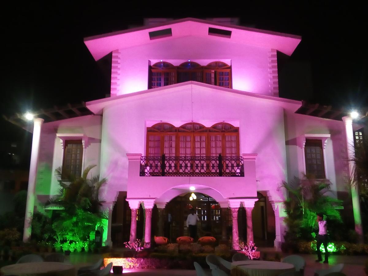 Celebration Hotel And Resort Rewa Esterno foto