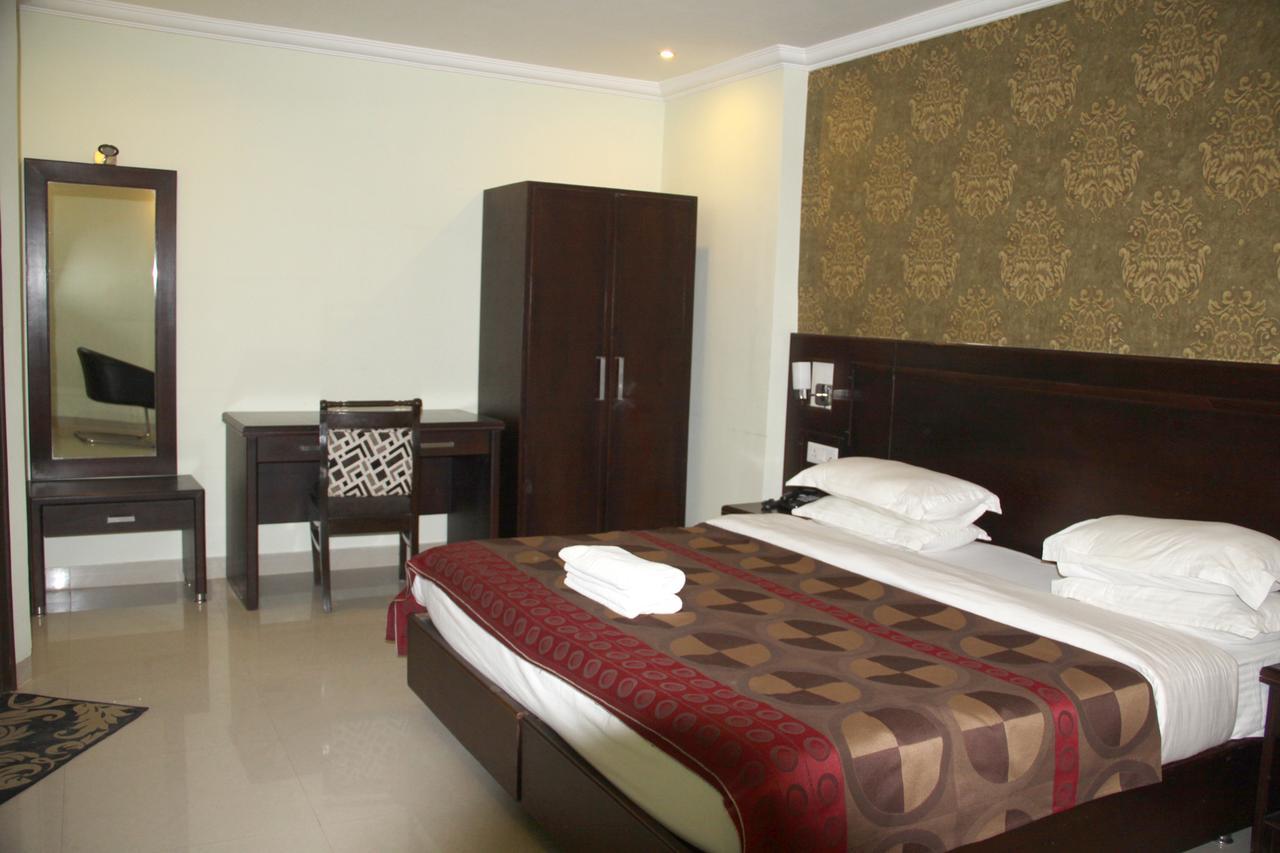 Celebration Hotel And Resort Rewa Esterno foto