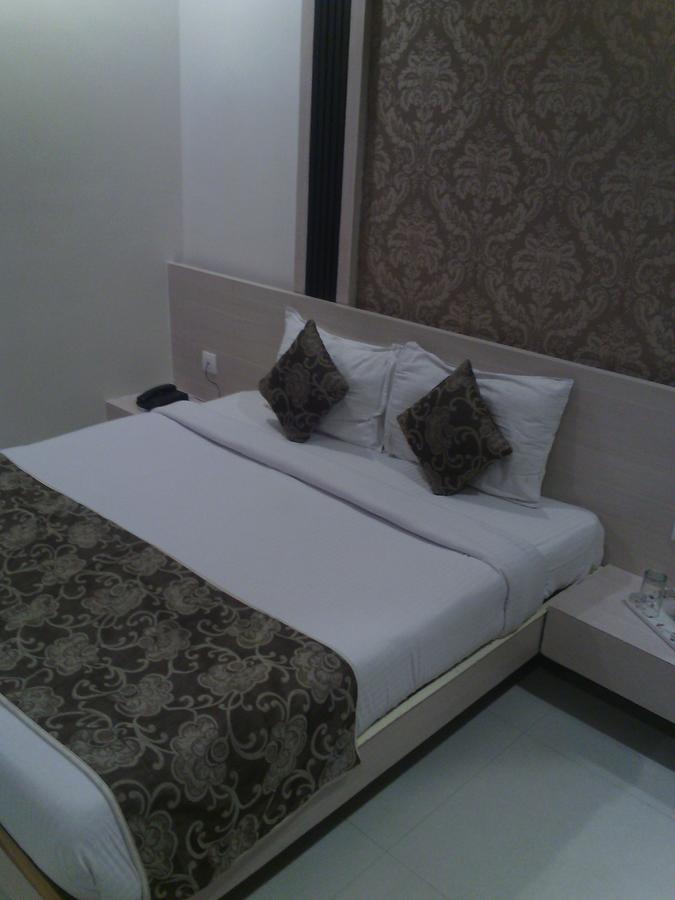 Celebration Hotel And Resort Rewa Esterno foto