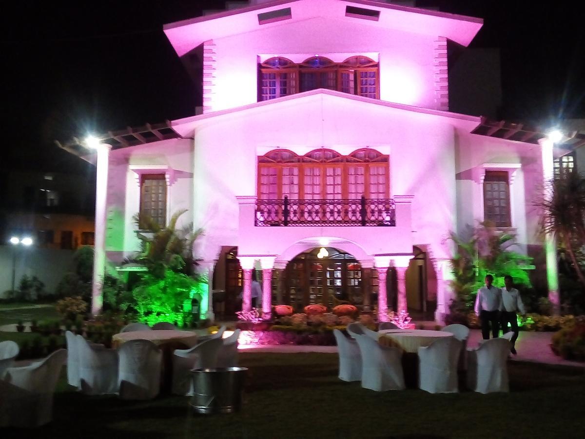 Celebration Hotel And Resort Rewa Esterno foto